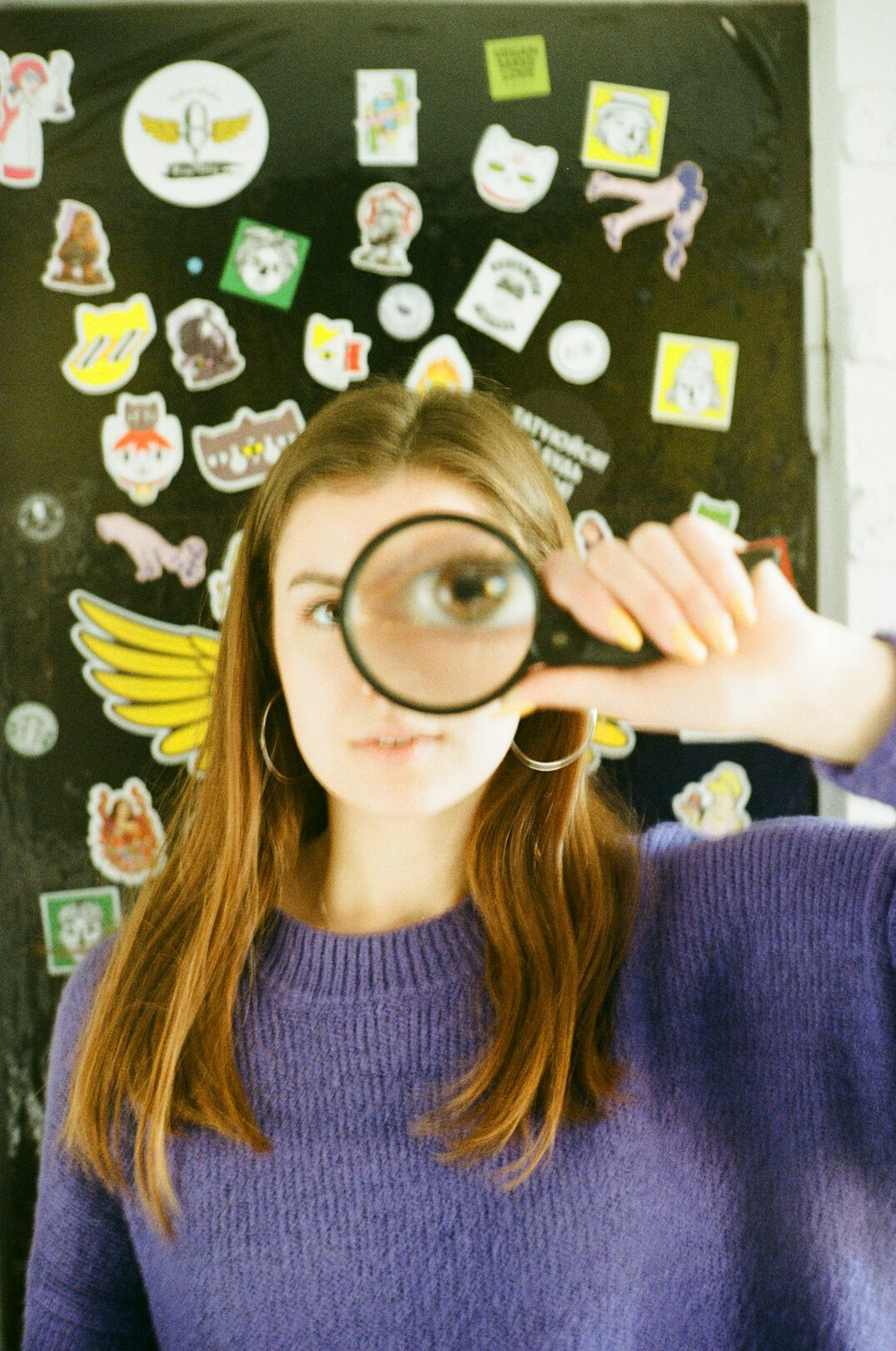 detective searching clues